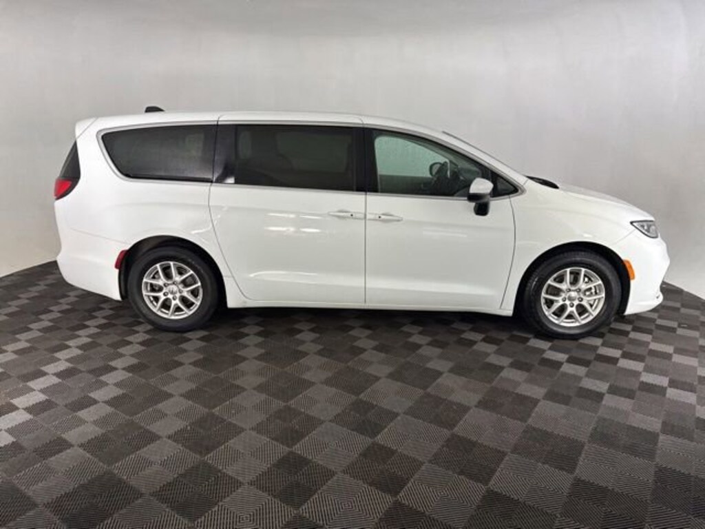 Used 2023 Chrysler Pacifica Touring L Touring L FWD