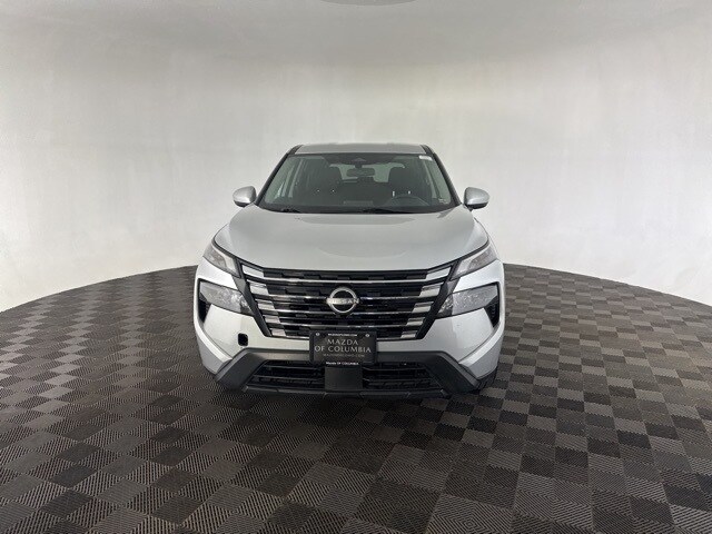 2024 Nissan Rogue SV photo 2