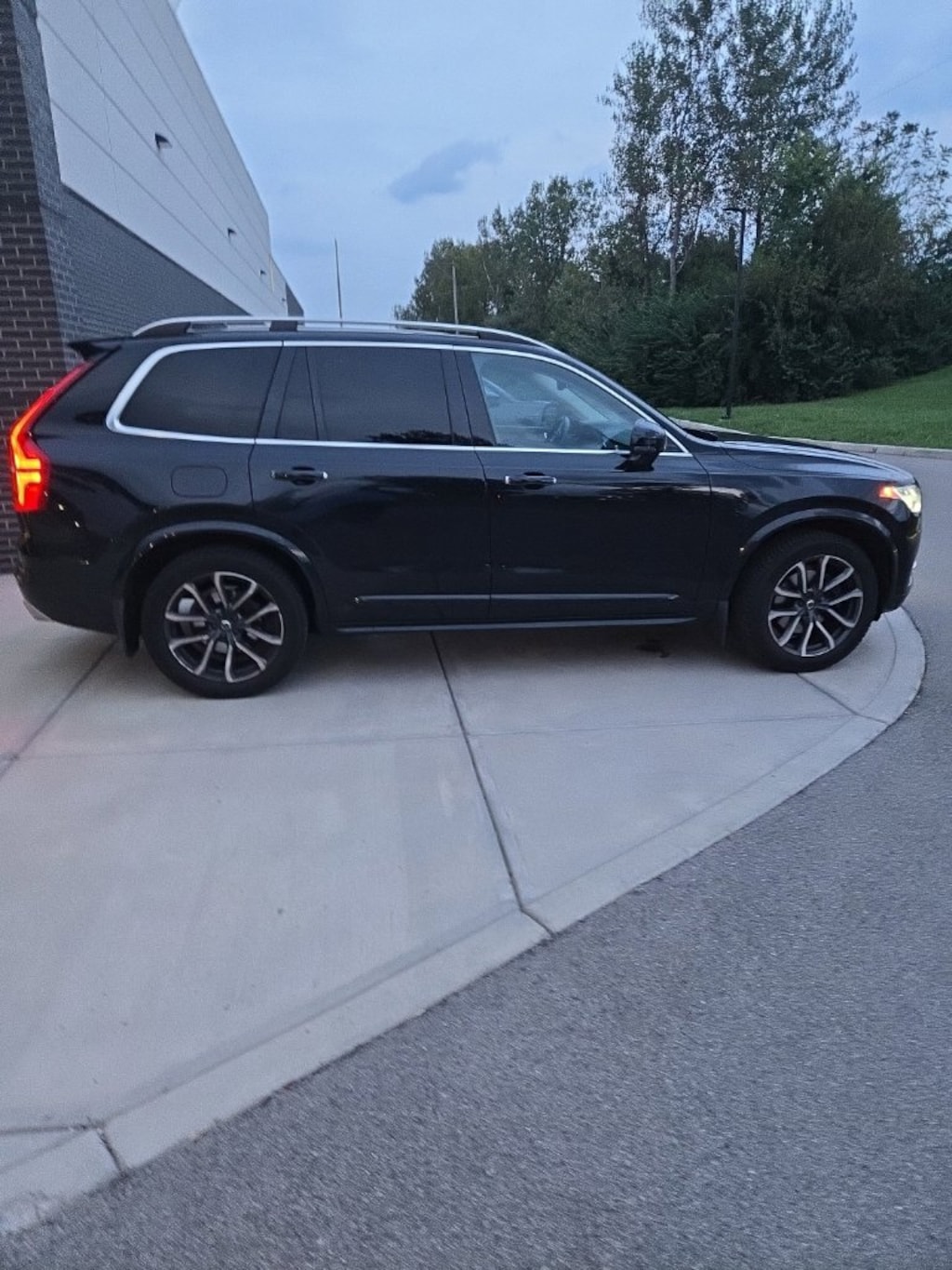 Used 2019 Volvo XC90 T6 Momentum SUV