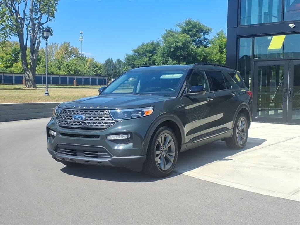 2023 Ford Explorer XLT photo 3