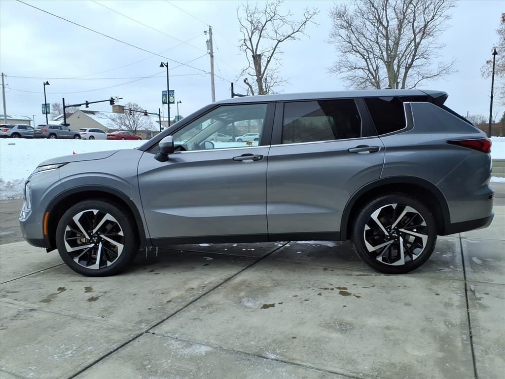 Used 2024 Mitsubishi Outlander SE SUV