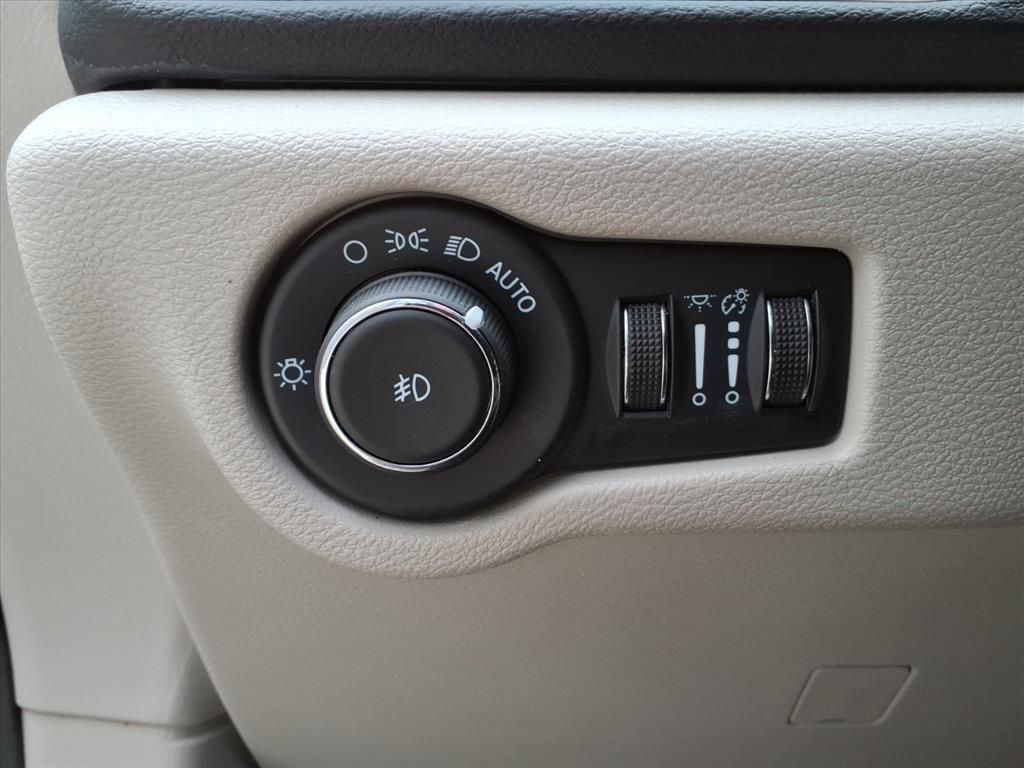 2024 Chrysler Pacifica Touring L - Photo 16