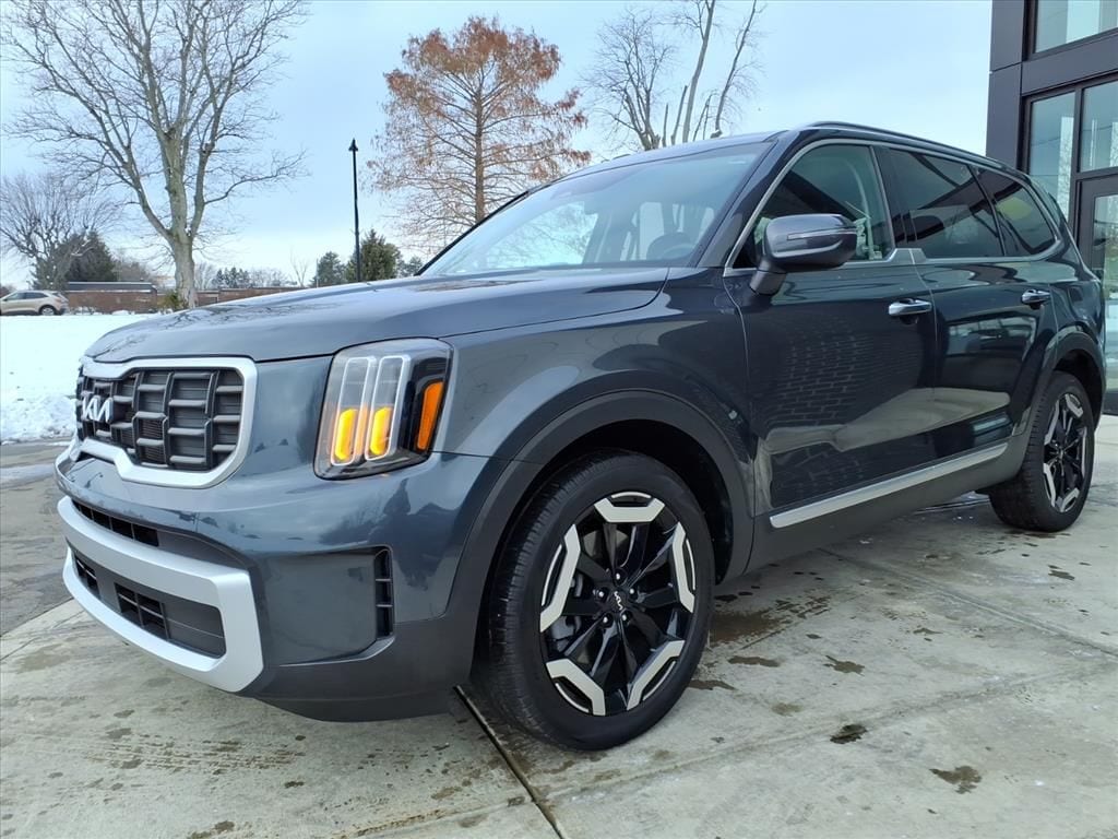 Used 2024 Kia Telluride S SUV