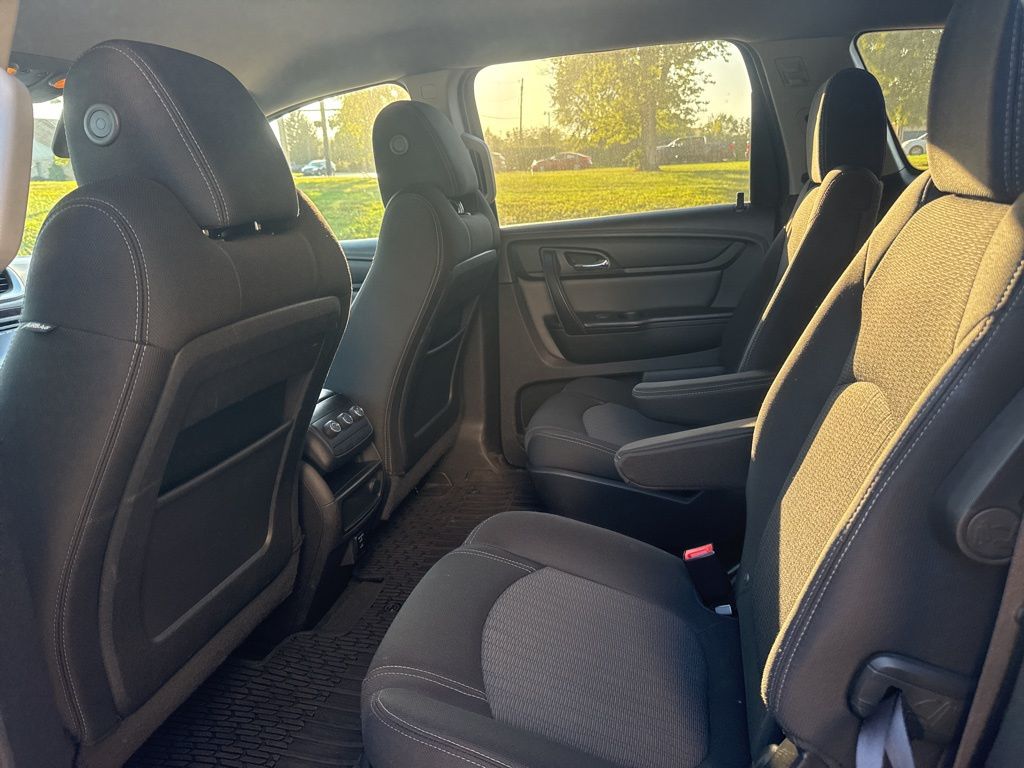 2015 Chevrolet Traverse 1LT photo 4