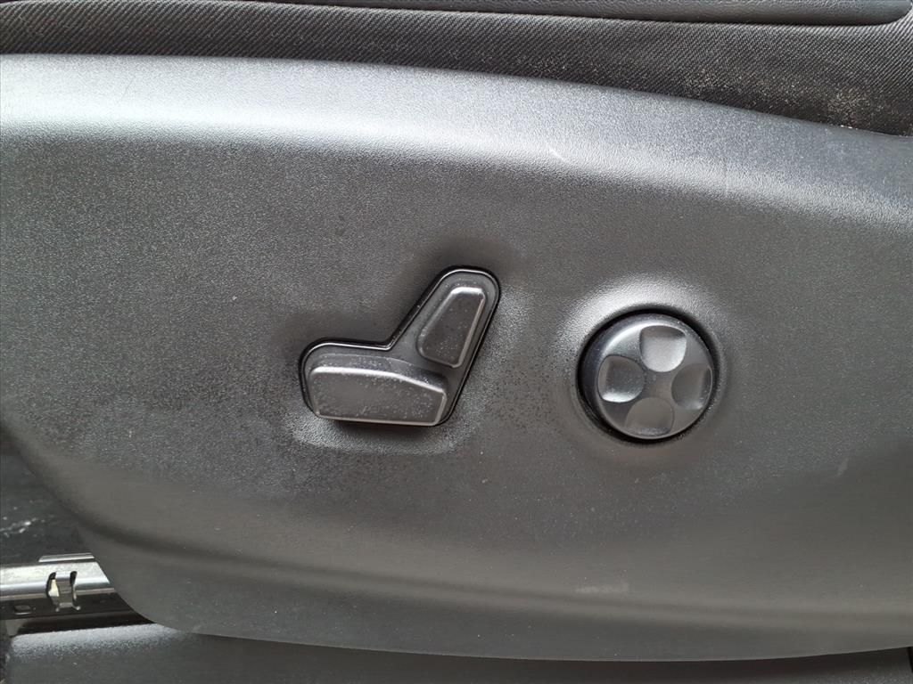 2024 Chrysler Pacifica Touring L - Photo 12