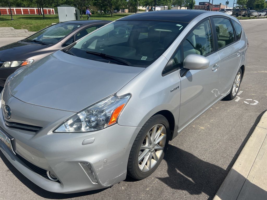 2012 Toyota Prius v Five's photo