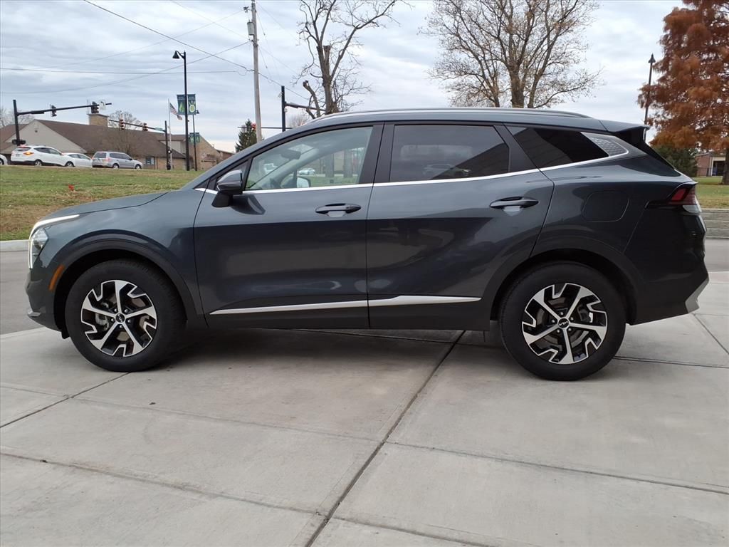 2023 Kia Sportage EX photo 2