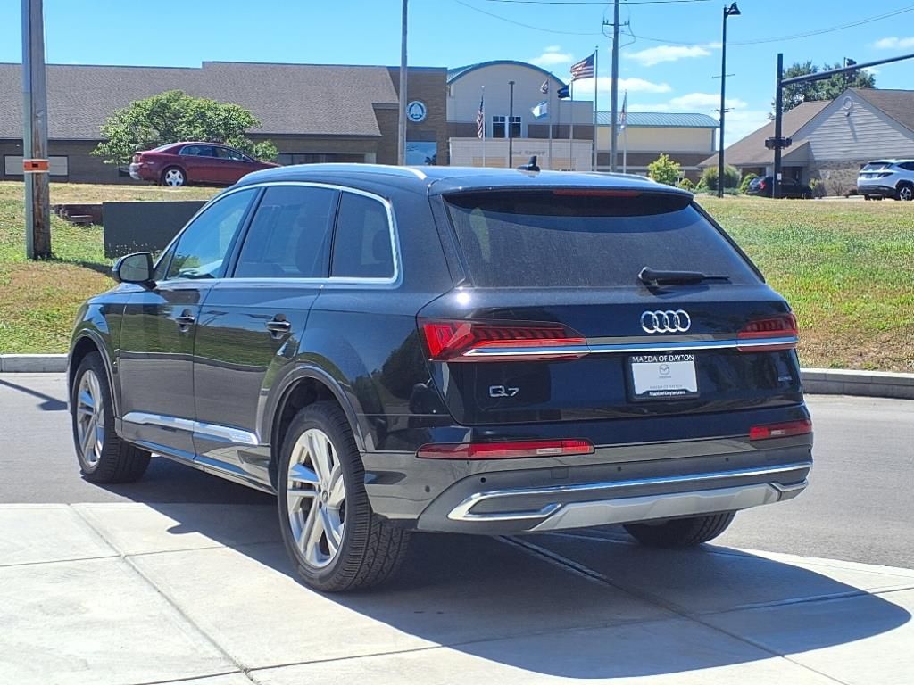 2023 Audi Q7 45 Premium photo 2