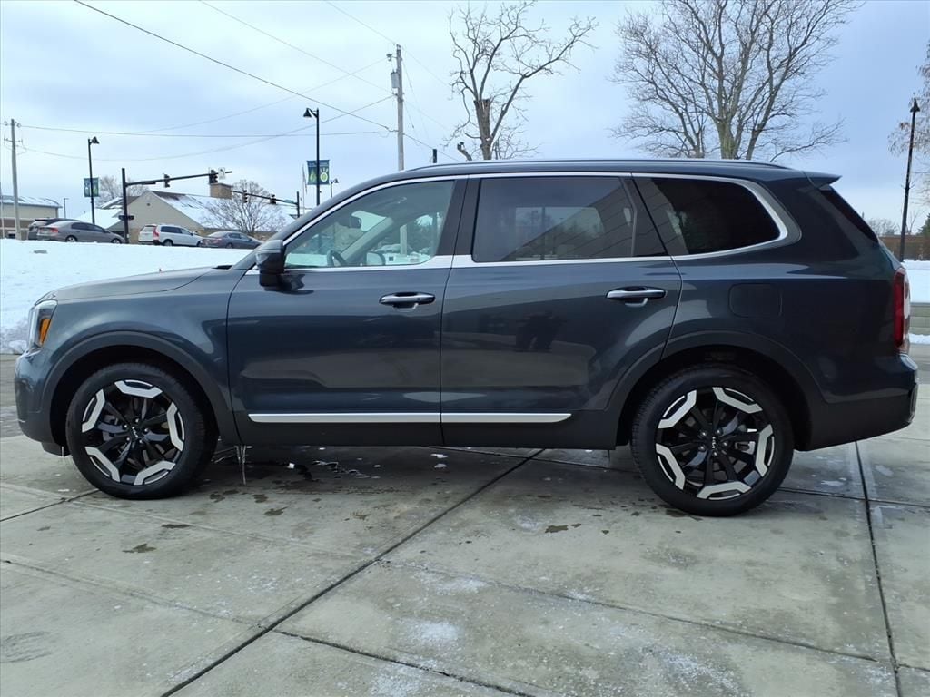 Used 2024 Kia Telluride S SUV