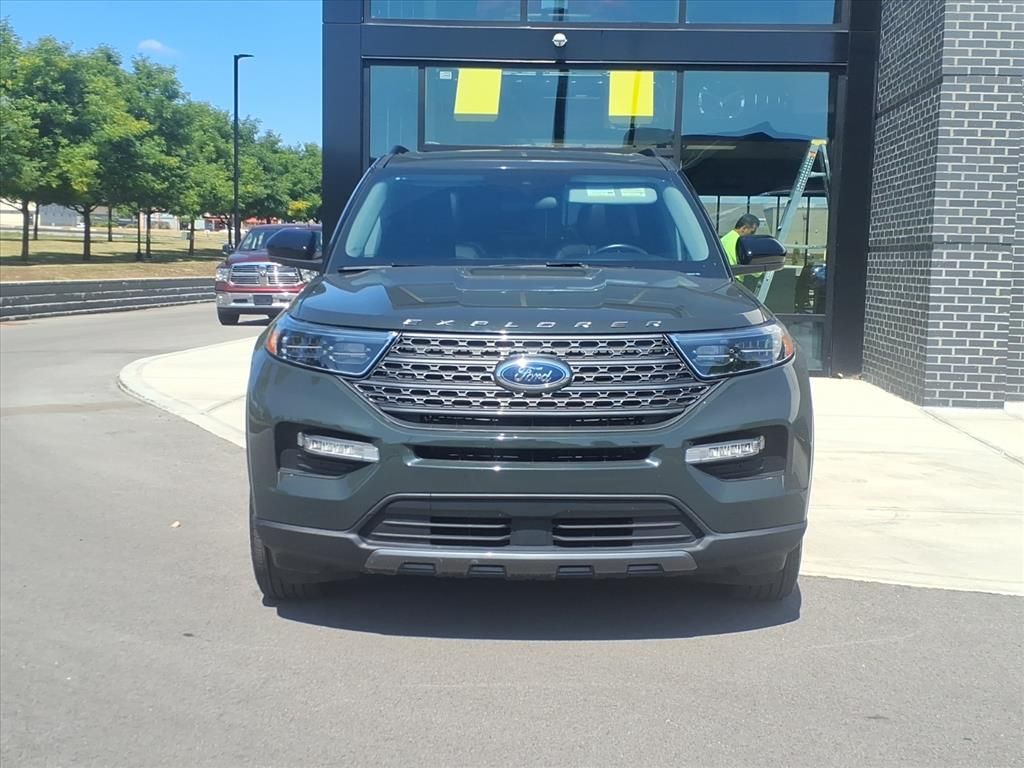 2023 Ford Explorer XLT photo 2