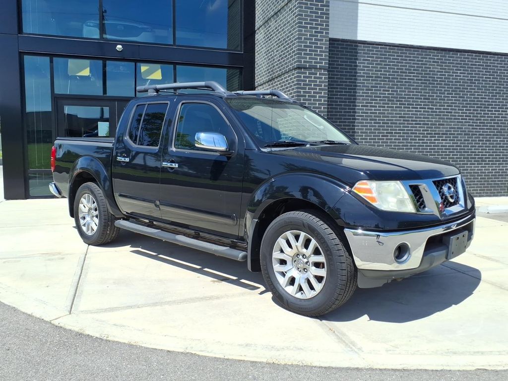 2010 Nissan Frontier 4.0 LE Crew Cab 4X4 AT's photo