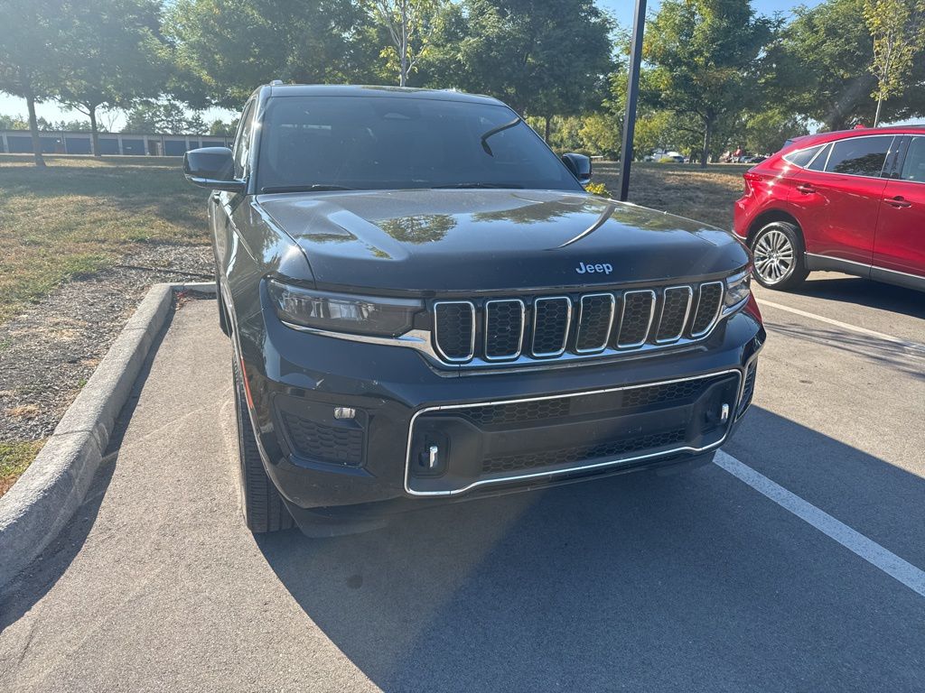 2023 Jeep Grand Cherokee Overland photo 2