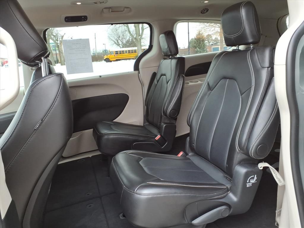2024 Chrysler Pacifica Touring L - Photo 26