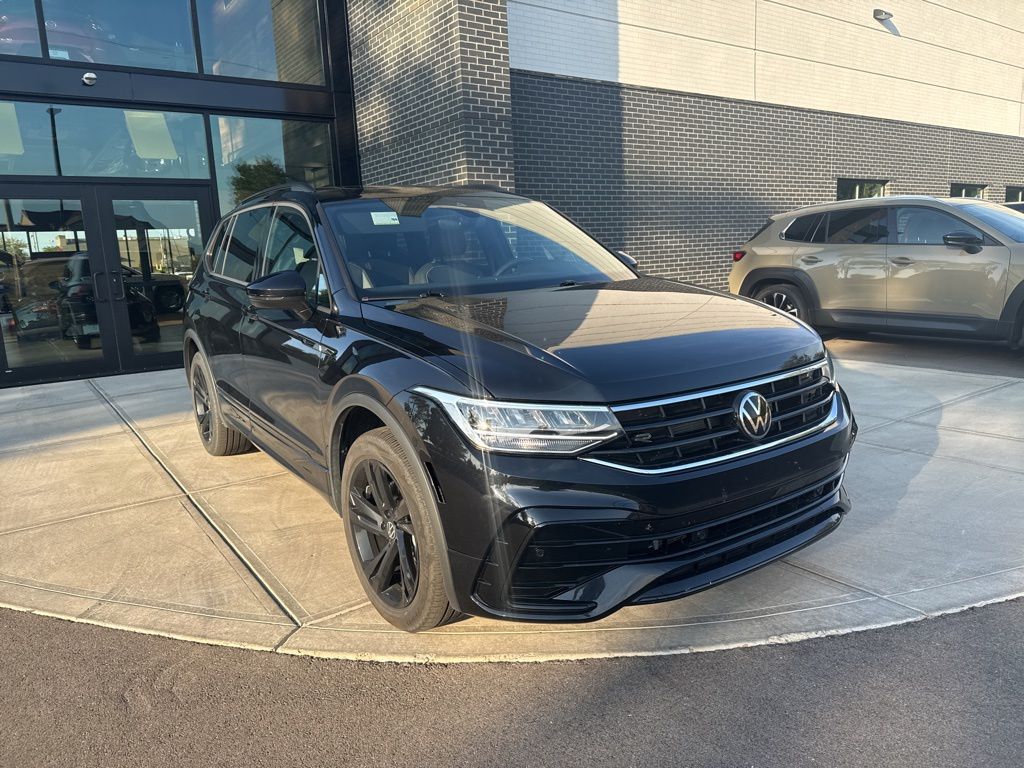 2024 Volkswagen Tiguan SE R-Line Black photo 3