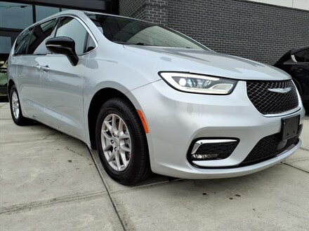 2024 Chrysler Pacifica Touring L Van Passenger Van