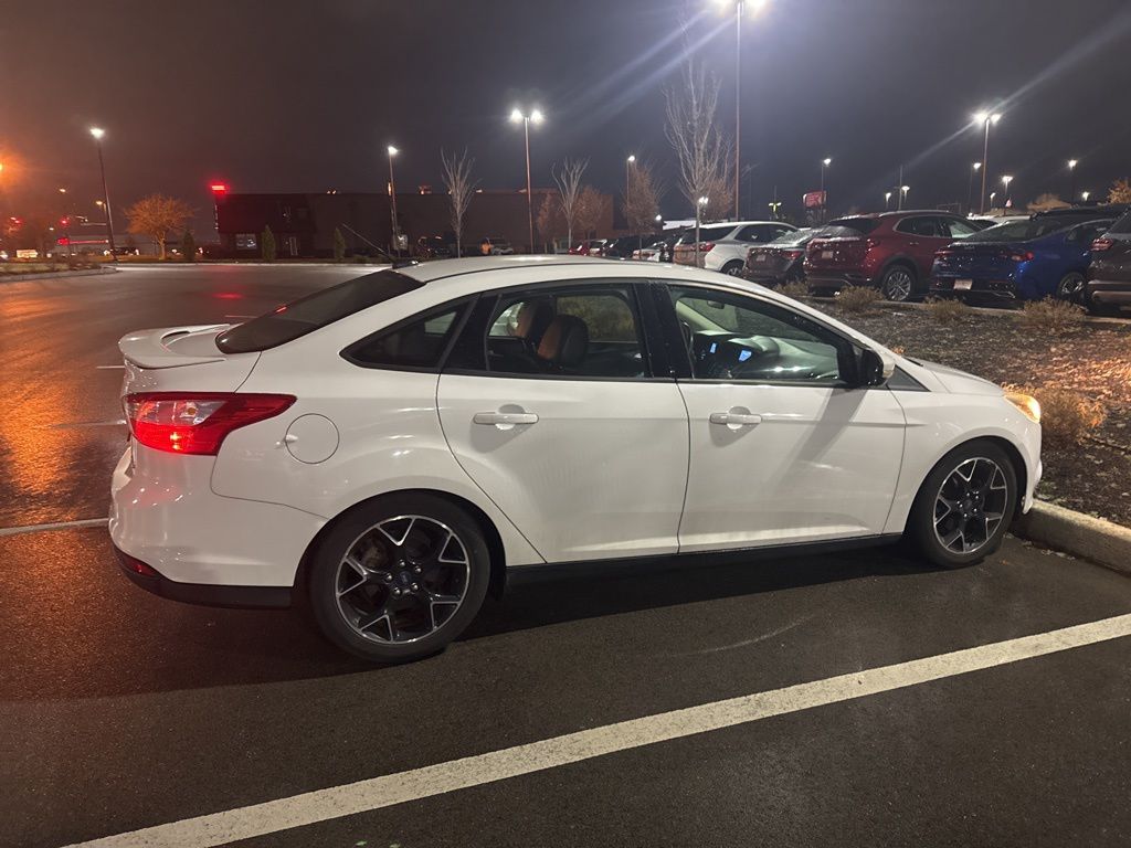 2014 Ford Focus SE photo 2