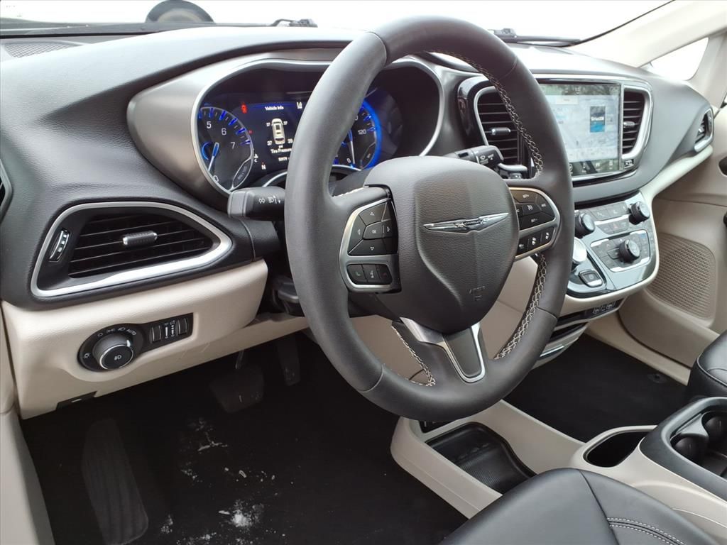 2024 Chrysler Pacifica Touring L - Photo 15