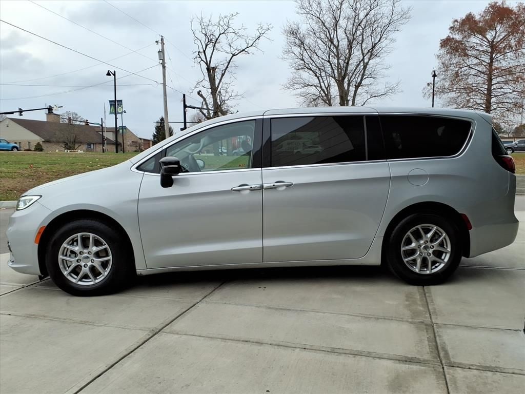 Used 2024 Chrysler Pacifica Touring L Van Passenger Van