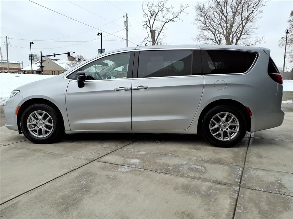 Used 2024 Chrysler Pacifica Touring L Van Passenger Van