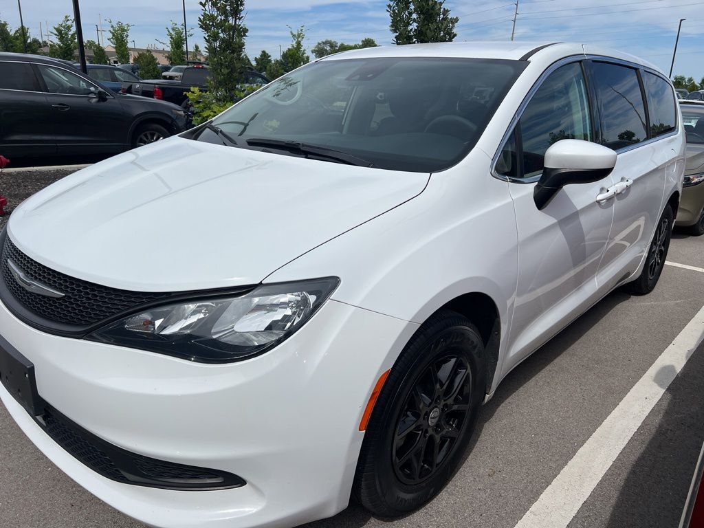 2023 Chrysler Voyager LX's photo