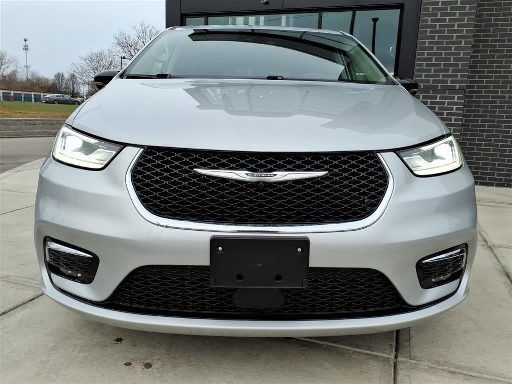 Used 2024 Chrysler Pacifica Touring L Van Passenger Van