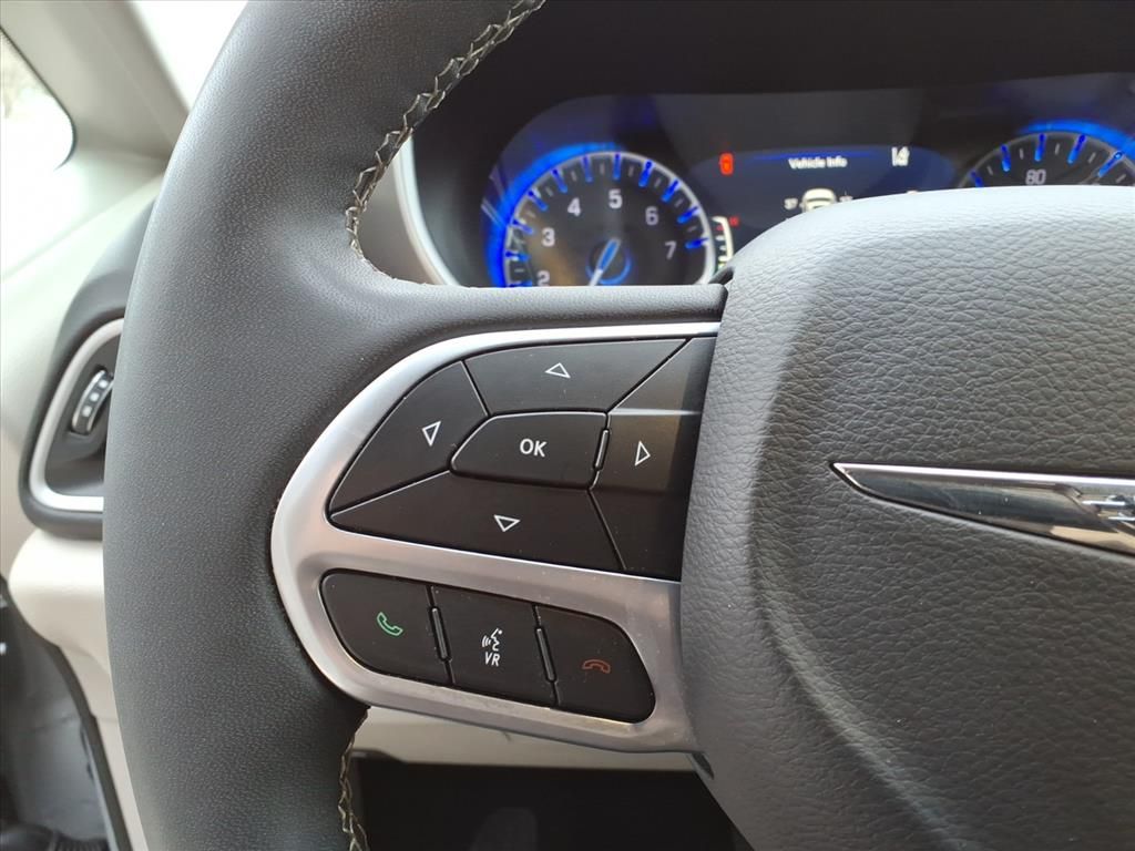 2024 Chrysler Pacifica Touring L - Photo 19