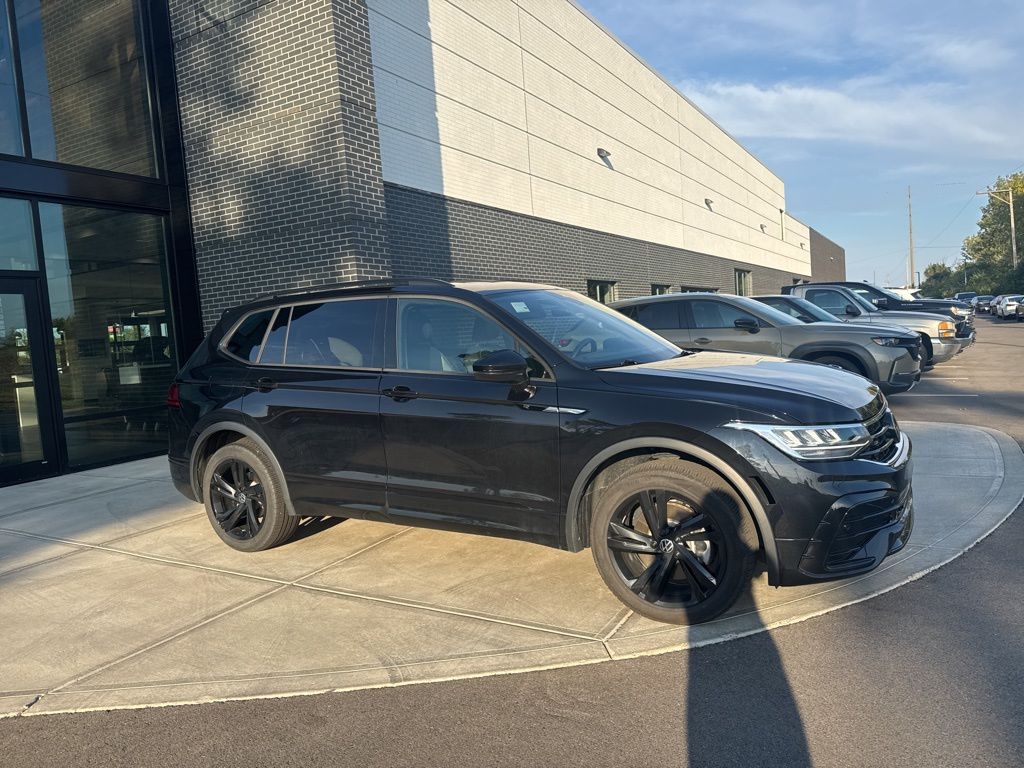 2024 Volkswagen Tiguan SE R-Line Black photo 4
