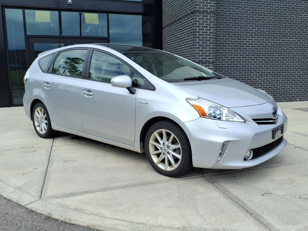 2012 Toyota Prius v Five's photo