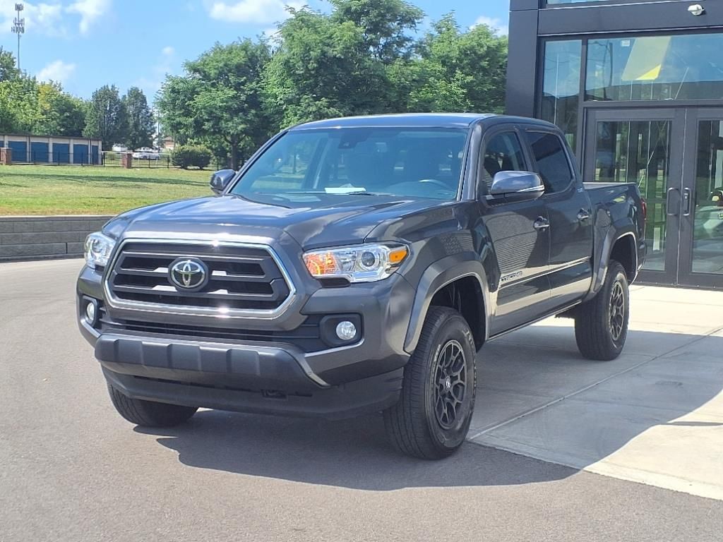 2022 Toyota Tacoma V6 4x4 LE photo 3