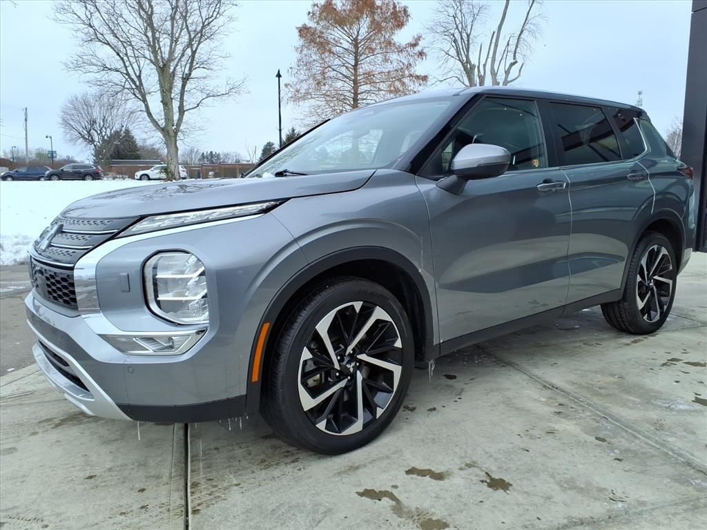 Used 2024 Mitsubishi Outlander SE SUV