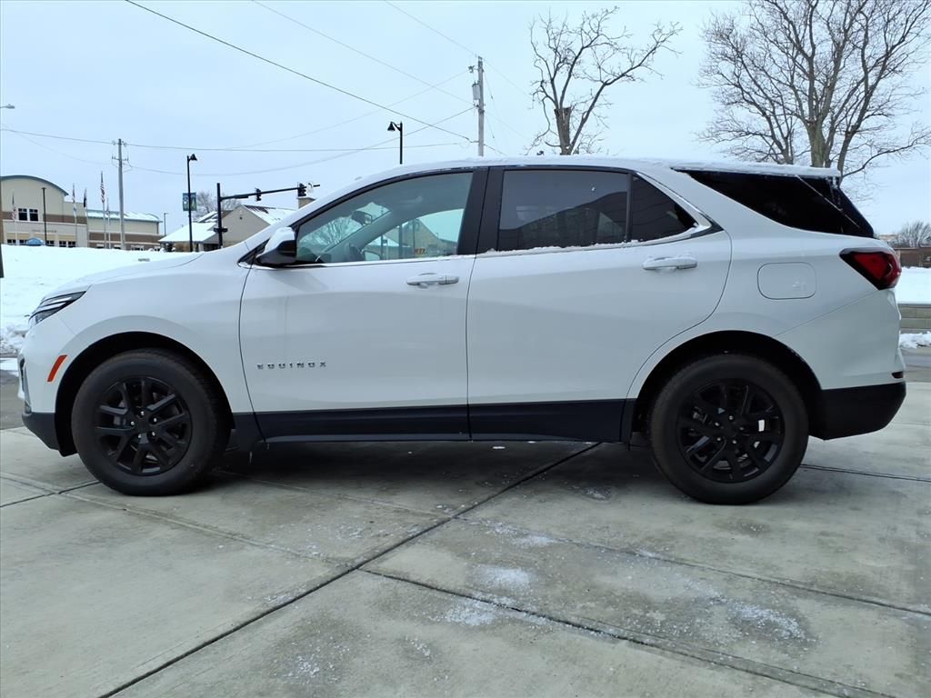 2022 Chevrolet Equinox LT photo 3