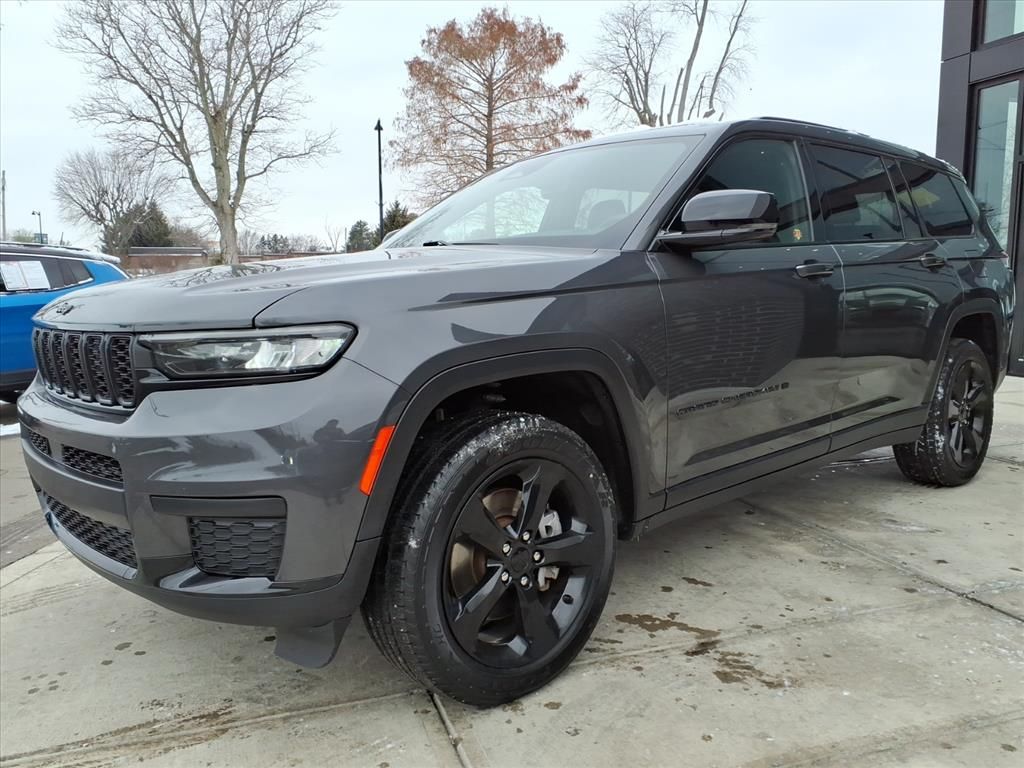 2023 Jeep Grand Cherokee Laredo photo 3