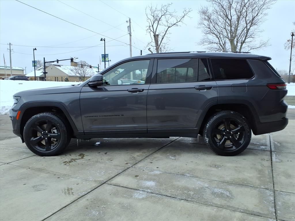2023 Jeep Grand Cherokee Laredo photo 4