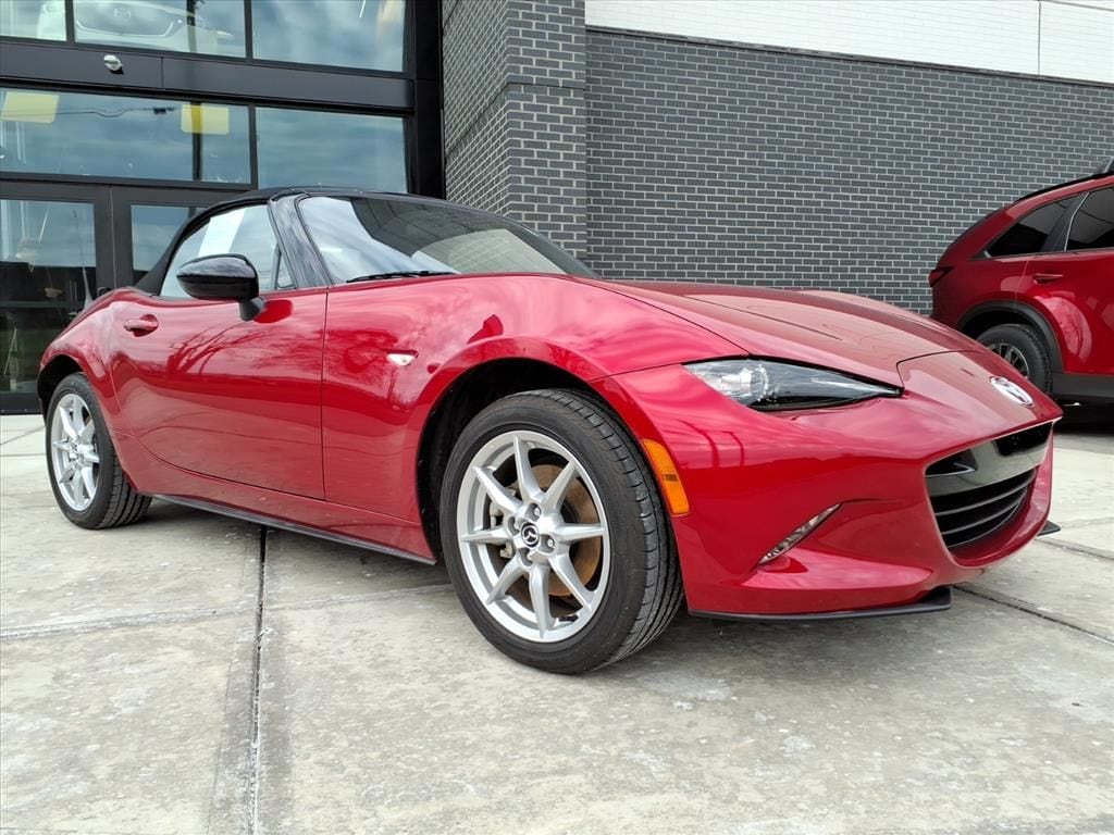 2016 Mazda MX-5 Miata Sport's photo