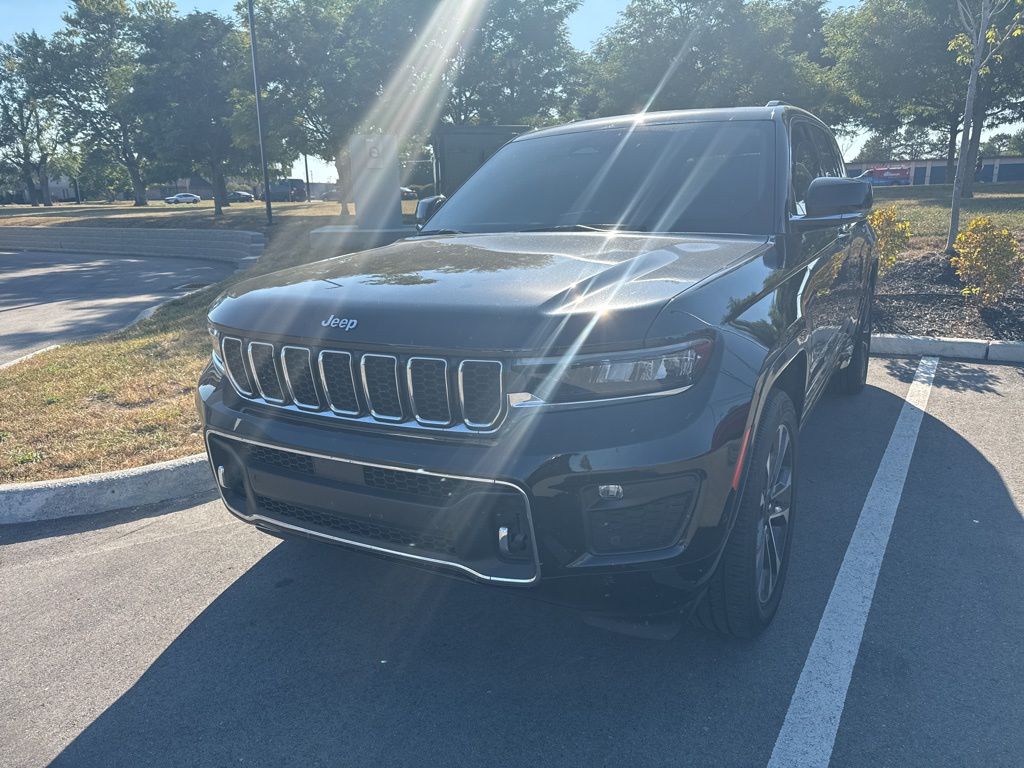 2023 Jeep Grand Cherokee Overland photo 3