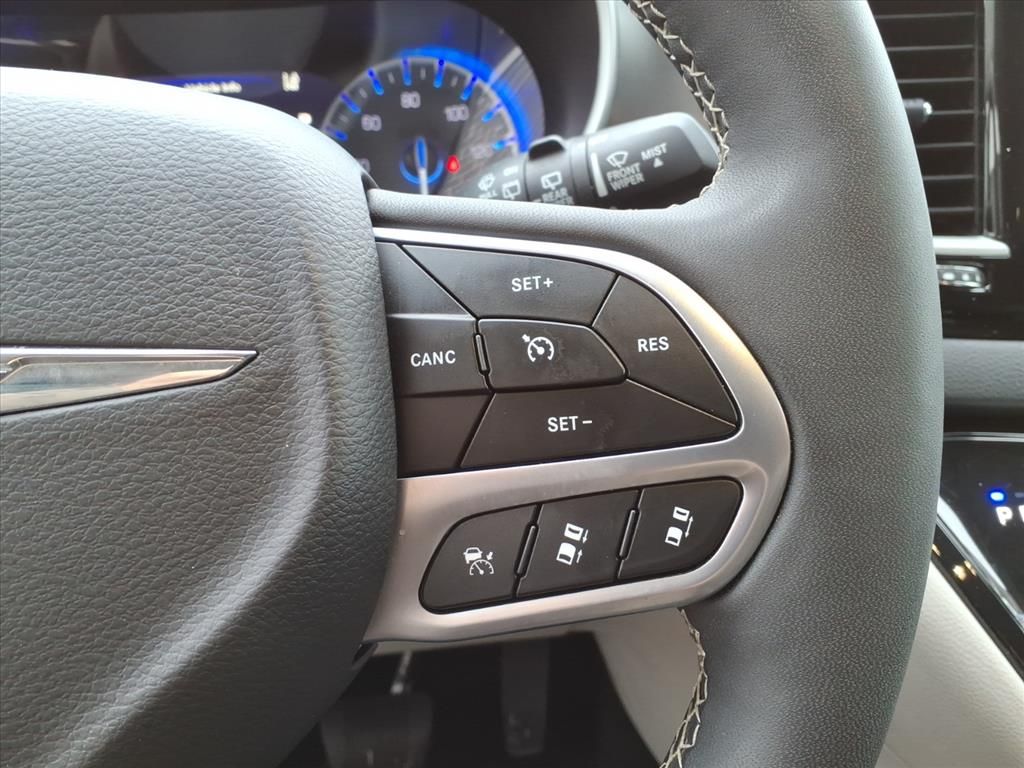 2024 Chrysler Pacifica Touring L - Photo 20