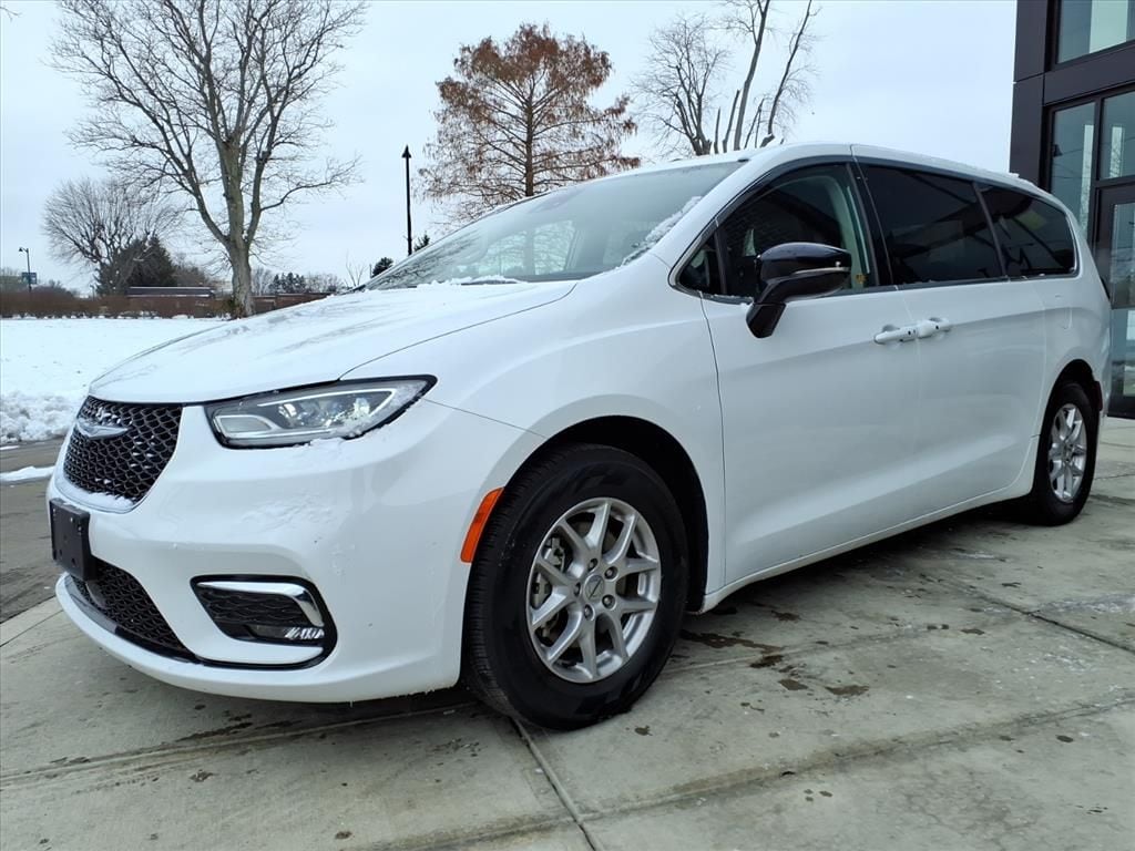 Used 2024 Chrysler Pacifica Touring L Van Passenger Van