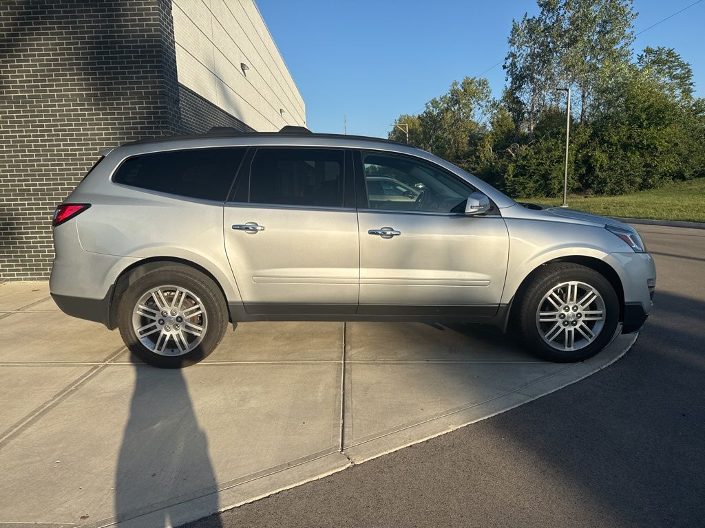 2015 Chevrolet Traverse 1LT photo 3