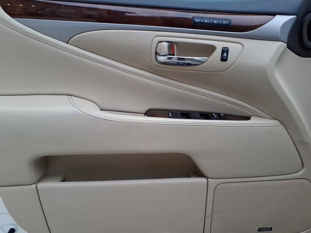 2014 Lexus LS Base - Photo 10