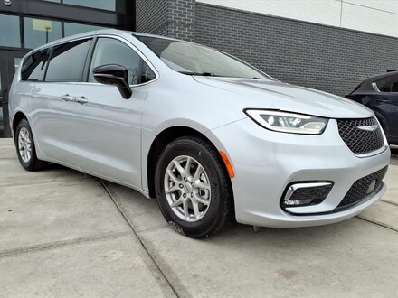 2024 Chrysler Pacifica Touring L Van Passenger Van