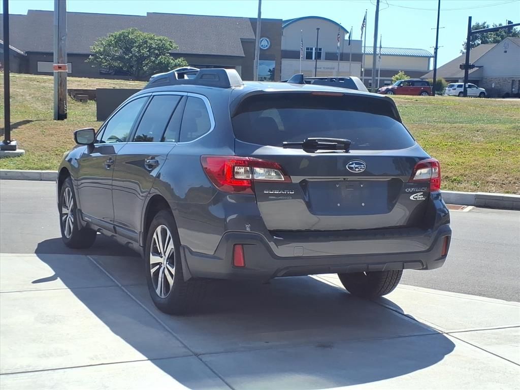 2018 Subaru Outback 2.5i Limited photo 2
