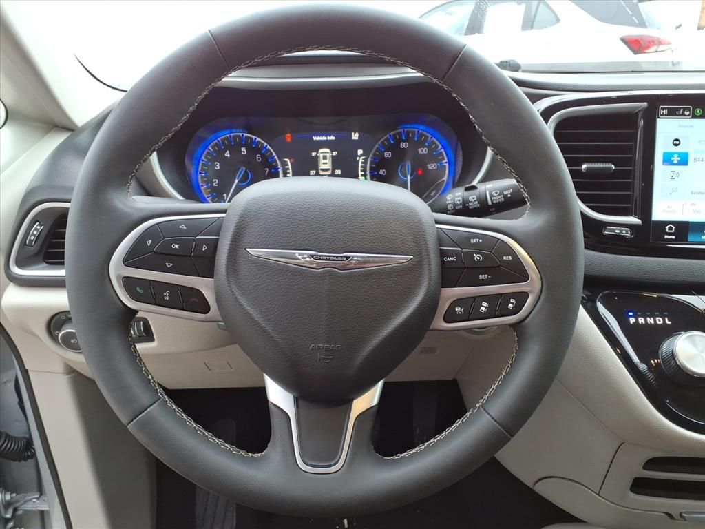 2024 Chrysler Pacifica Touring L - Photo 18