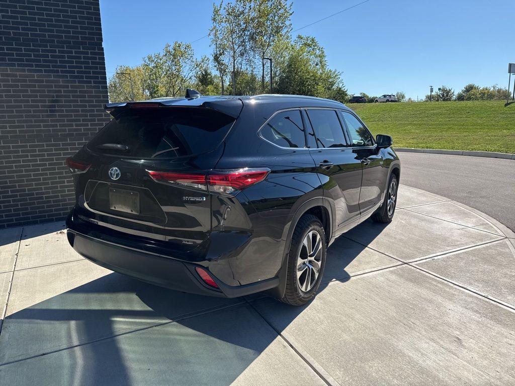 2020 Toyota Highlander Hybrid XLE photo 3
