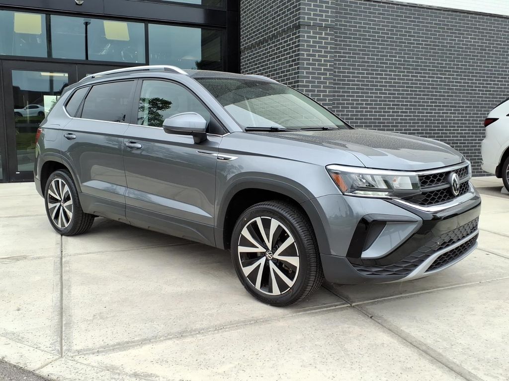 2023 Volkswagen Taos 1.5T SE's photo