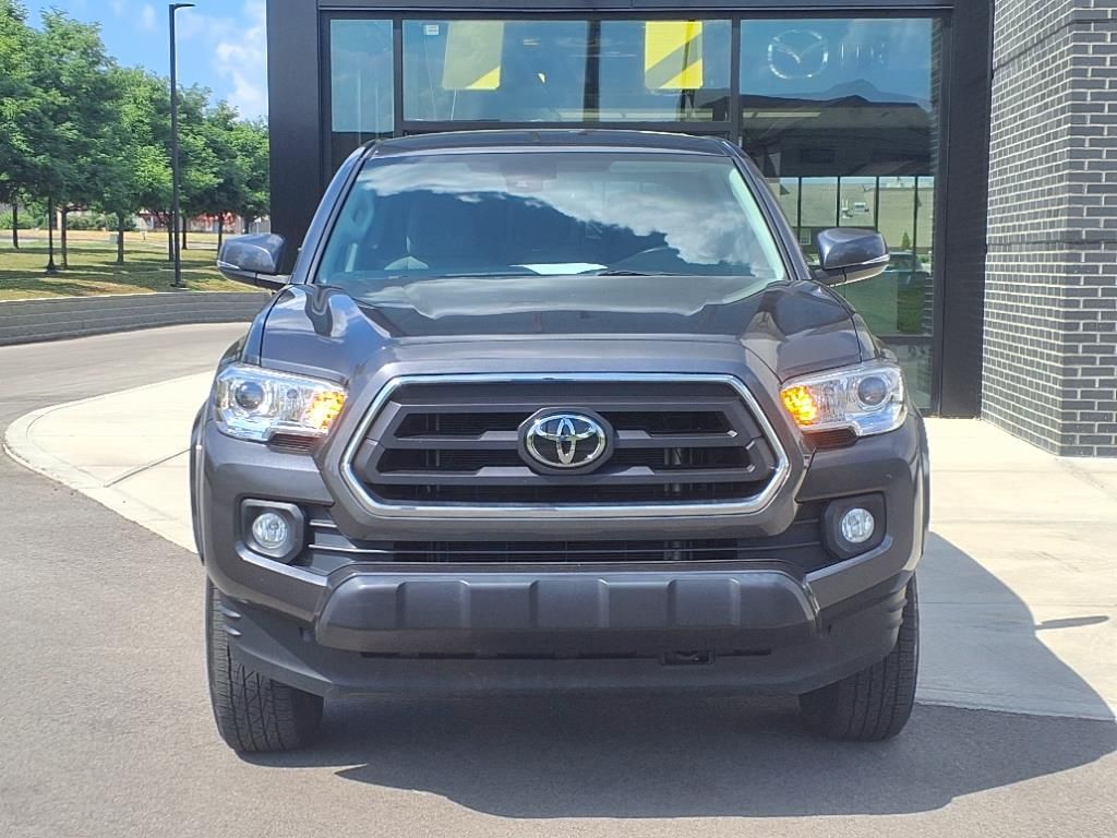 2022 Toyota Tacoma V6 4x4 LE photo 2