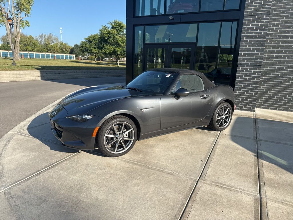 2021 Mazda MX-5 Miata Miata Grand Touring photo 2
