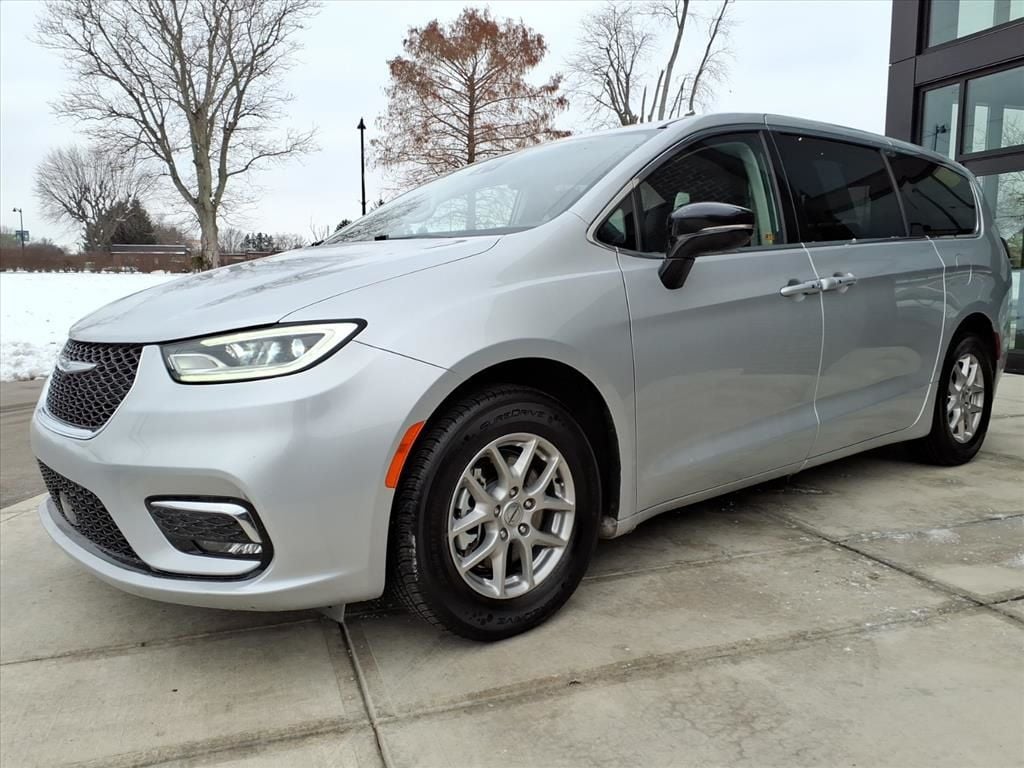 Used 2024 Chrysler Pacifica Touring L Van Passenger Van