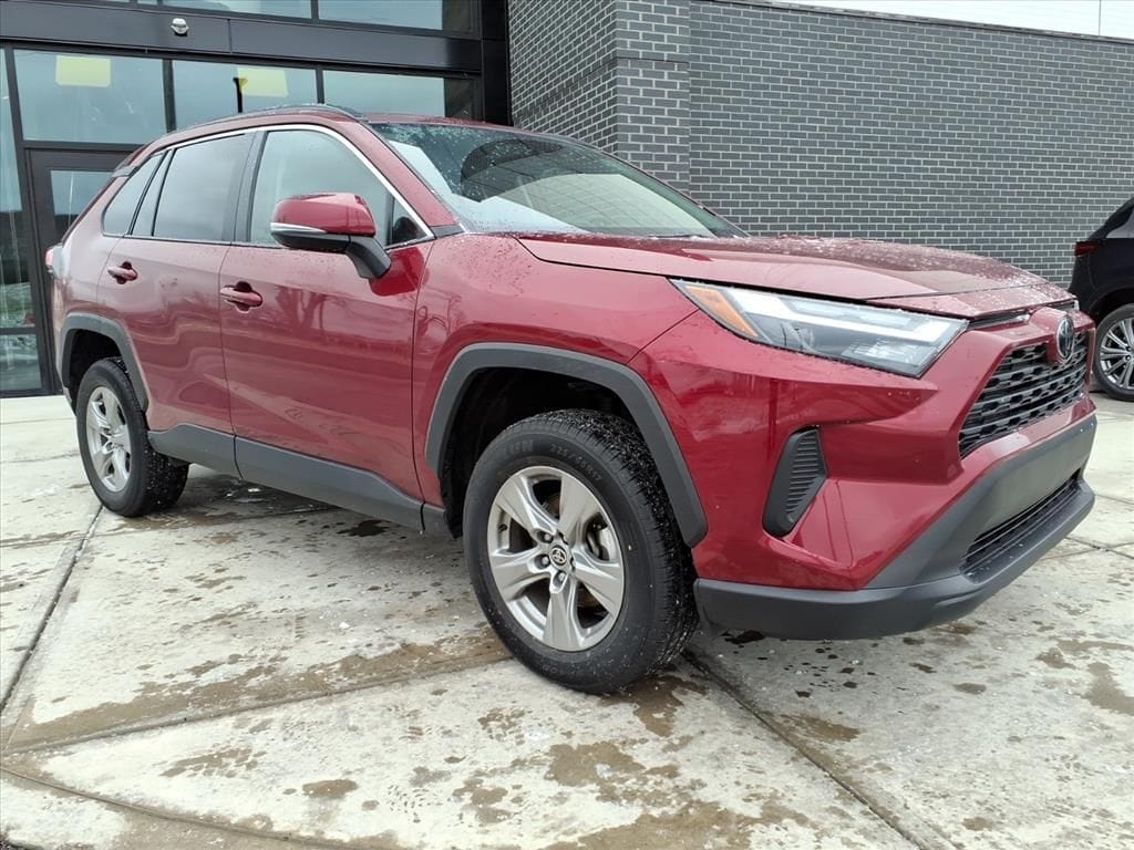 2023 Toyota RAV4 XLE's photo