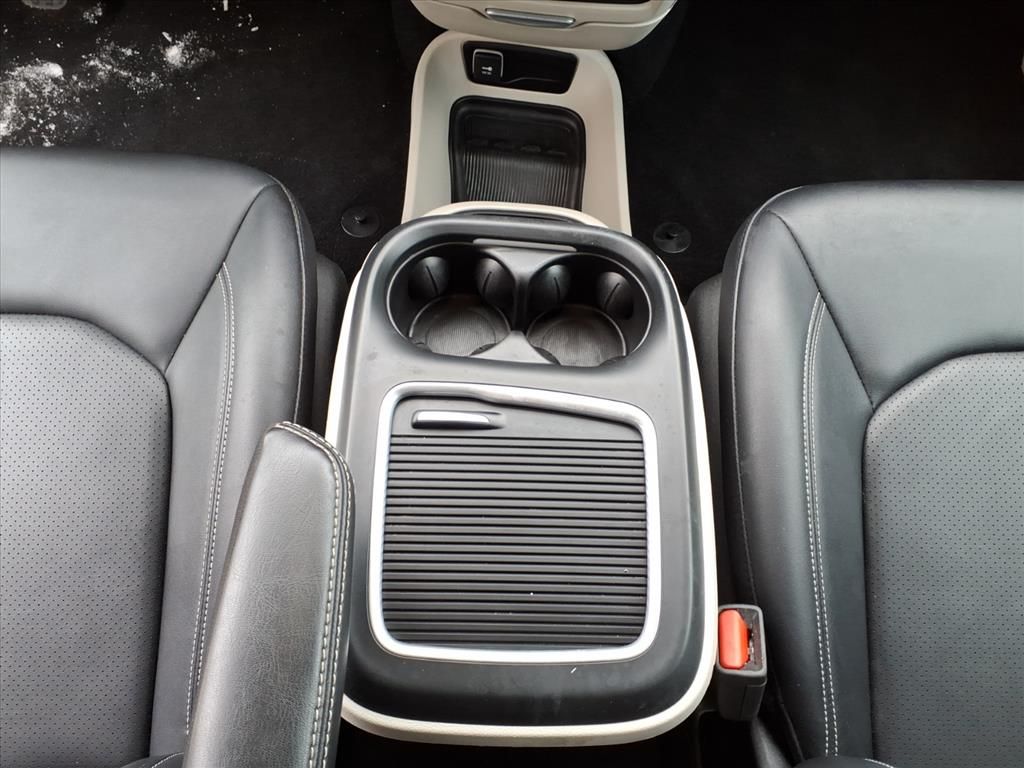 2024 Chrysler Pacifica Touring L - Photo 25