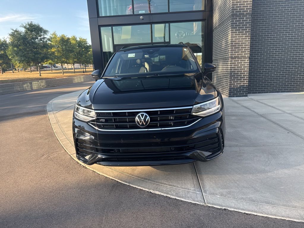 2024 Volkswagen Tiguan SE R-Line Black photo 2